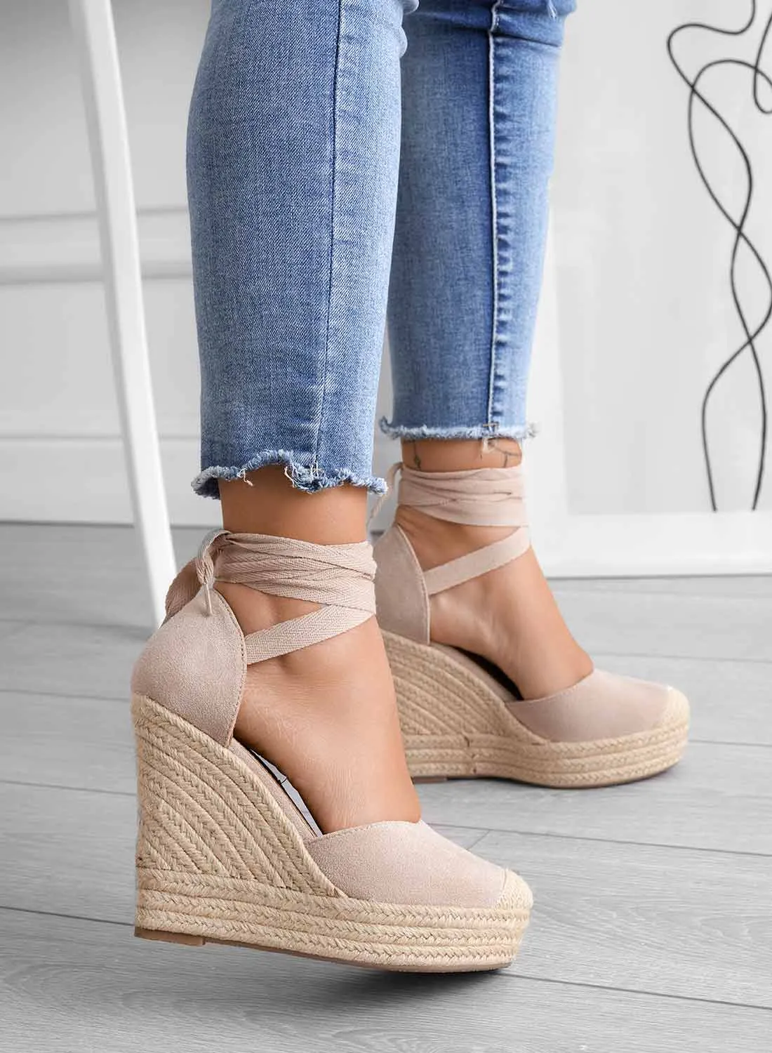 AMBRA - Beige espadrilles with rope and lace wedge
